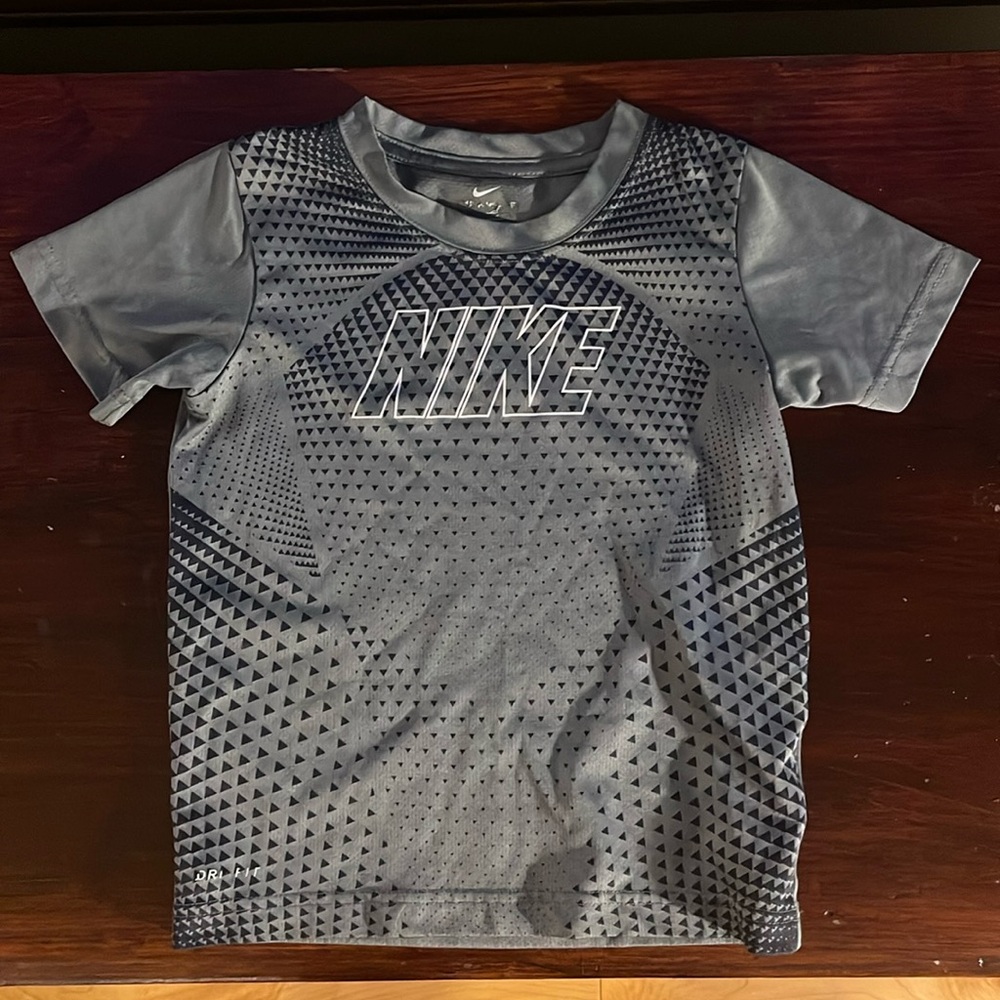 Small Grey Nike Dri Fit T-Shirt 5/6 boys athletic shirt